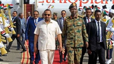 رئيس الوزراء الإثيوبي يصل الخرطوم ويجتمع بقوى الحرية والتغيير