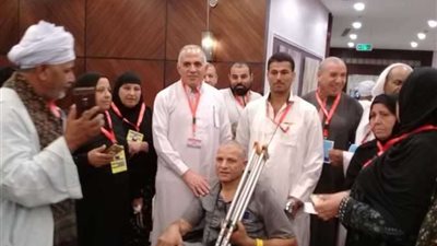بعد تفقد الحجاج والاطمئنان عليهم.. رئيس بعثة الحج يصل القاهرة