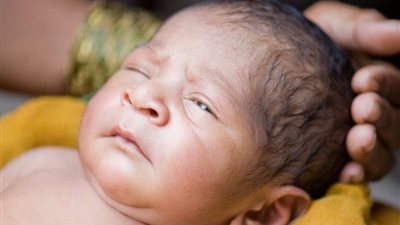 طبيب بجامعة الأزهر يكشف موقف الدين من تأجير الأرحام