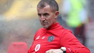 ميتشو يوقع على عقود تدريبه للزمالك