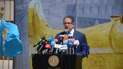وزير الآثار يتابع تطوير مستجدات الأعمال بالمتحف المصري الكبير