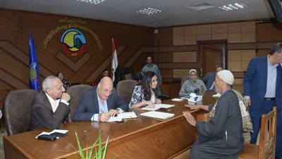 نائب محافظ البحيرة تلتقي بـ ٣٢ مواطن لحل مشاكلهم بديوان عام المحافظة