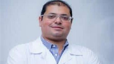 طبيب يشيد بجهود الدولة في القضاء على فيروس 