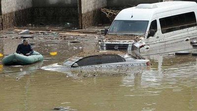 شاهد.. سلاح الجو الهندي ينقذ 4 صيادين حاصرهم الفيضان