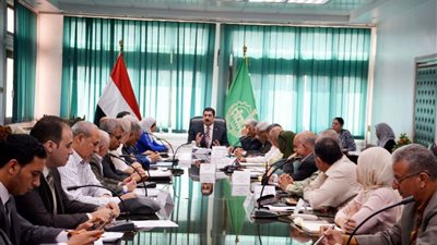 محافظ القليوبية يعقد اجتماعًا لمتابعة تفعيل قانون التصالح في أعمال البناء