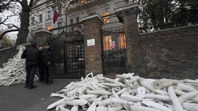 روسيا تبدأ إجلاء سفارتها في لندن