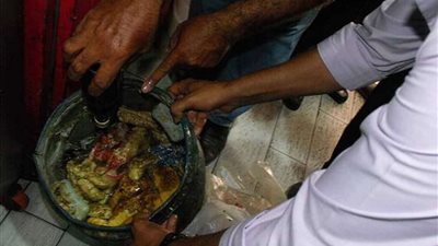 ضبط وإعدام منتجات لحوم بحملة على المطاعم بميت غمر