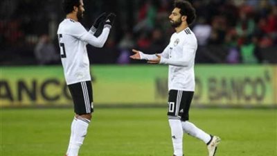 مروان محسن يهنئ محمد صلاح بجائزة أفضل لاعب في «البريميرليج»