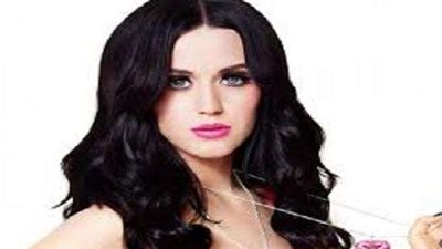 العالمية كاتي بيري تفاجئ إحدى معجباتها في المستشفى