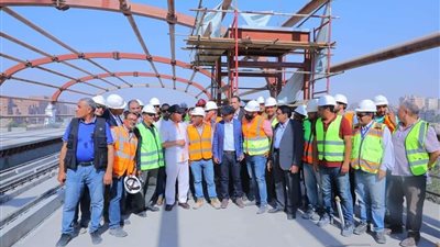 وزير النقل يجري جولة تفقدية بمحطات الخط الثالث للمترو .. 