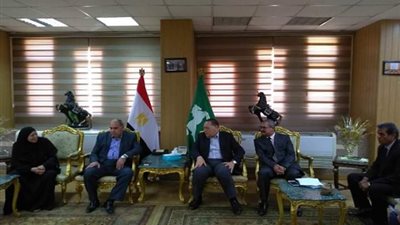 محافظ الشرقية يستقبل ممثلا عن حاكم إمارة الشارقة