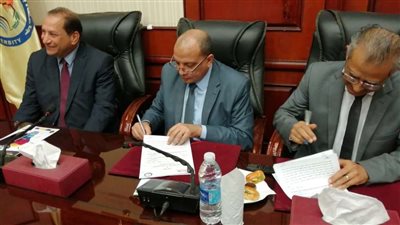 رئيس جامعة بني سويف يوقع اتفاقية تعاون مشترك مع هيئة الطاقة الذرية