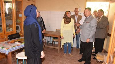 محافظ بني سويف يتابع الاستعدادات المبكرة للعام الدراسي الجديد