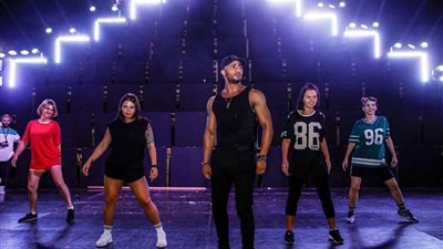 محمد رمضان يشوق جمهوره علي 