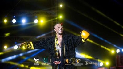 بملابس شفافة وزي ملاكم.. محمد رمضان يشعل مسرح حفله بمارينا