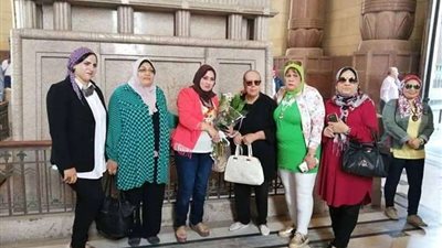 اتحاد المرأة الوفدية يضع إكليل الزهور على ضريح سعد زغلول