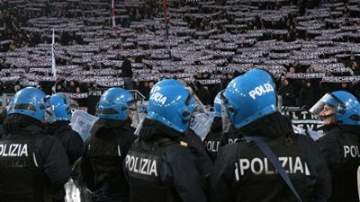 إصابة 4 أشخاص خلال مشاجرة بين جماهير إشبيلية ولاتسيو