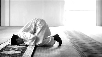 أصلي الفرض في آخر وقته سريعاً هل تقبل الصلاة ؟ الإفتاء ترد