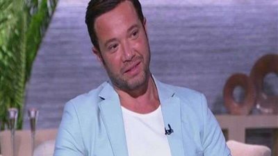 بعد اتهام تامر شلتوت بالاعتداء على طفل.. نجوم عانوا من اليتم منذ الصغر