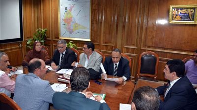 محافظ القليوبية يناقش دعم مستعمرة الجزام بالخانكة