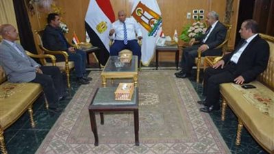 محافظ الوادي الجديد يبحث إنشاء فرع لبنك فيصل الإسلامي