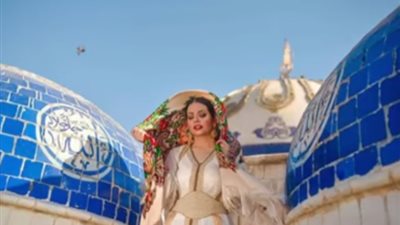 داخل مسجد عراقي.. جلسة تصوير تثير الجدل على 