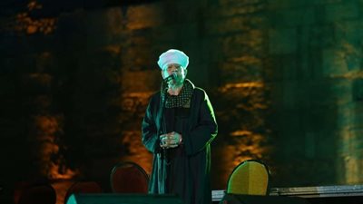 في حب رسول الله.. ياسين التهامي يحيي حفلا بمهرجان القلعة (صور)