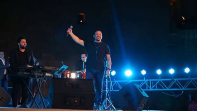 هشام عباس يتألق في حفل مهرجان محكى القلعة