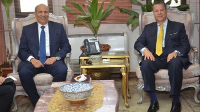 محافظ بني سويف يبحث مع رئيس هيئة التنمية الصناعية معوقات الاستثمار