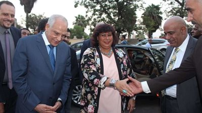 وزيرة الثقافة ومحافظ الجيزة يفتتحان مكتبة البحر الأعظم (صور)