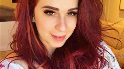 شاهد.. اطلالة مثيرة لـ أسماء شريف منير