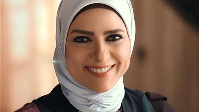 طفلة تثير جنون مذيعة على الهواء لهذا السبب (فيديو)