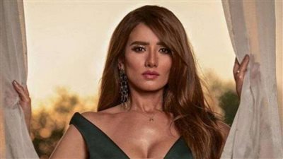 بإطلالة صيفية.. زينة تبهر متابعيها في أحدث ظهور لها