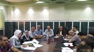 رئيس مركز ملوي يتابع موقف المشروعات المتعثرة بالمنيا