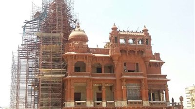 رئيس الوزراء يتفقد أعمال ترميم قصر البارون