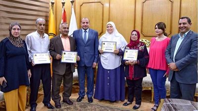 تكريم الموظفين المحالين على المعاش بجامعة بني سويف
