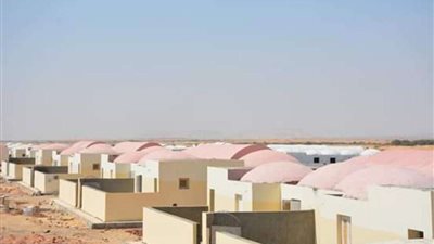 محافظ الوادي الجديد يتفقد أعمال توصيل المرافق بمشروع القرى النموذجية بالخارجة