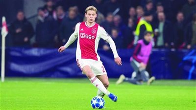 الهولندي فرانكي دي يونج أفضل لاعب وسط في أوروبا