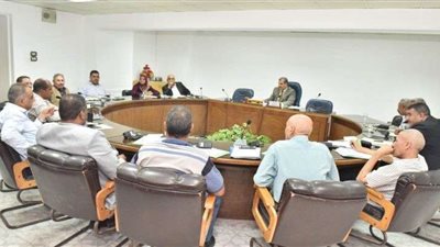 محافظ أسيوط يواصل اجتماعاته لتنفيذ قانون التصالح في مخالفات البناء