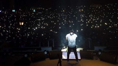 بالصور| تكريم تامر حسني وحضور عزت أبو عوف.. أبرز أحداث حفل العلمين