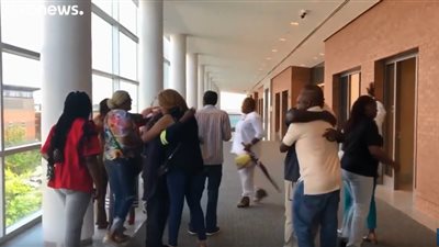 شاهد.. الإفراج عن أمريكي قضى في السجن 36 عاما لسرقته 50 دولارا