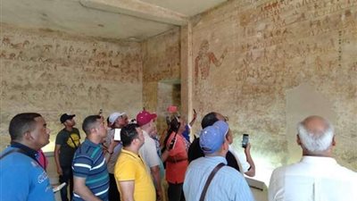 وفد من المرشدين وأصحاب الشركات السياحية يزور المناطق الأثرية بالمنيا