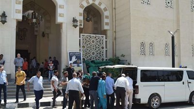 بالصور.. تشييع جثمان والدة أحمد نظيف في مدينة 6 أكتوبر