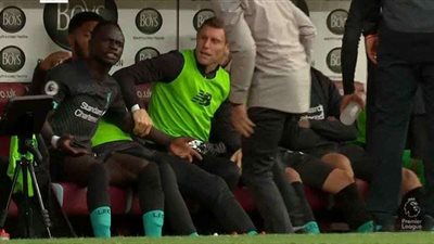 ساديو ماني ينفعل بشدة بعد تبديله أمام بيرنلي  وصلاح السبب