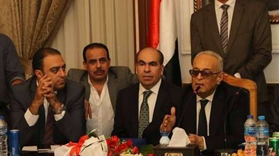 رئيس الوفد للمتآمرين: 