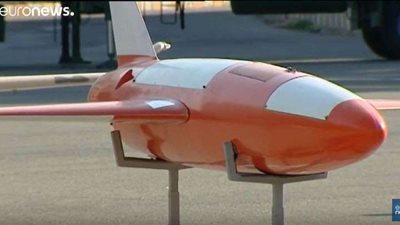 شاهد.. إيران تكشف النقاب عن طائرة قتالية جديدة