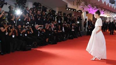 روني مارا تحضر عرض Joker بمهرجان فينسيا السينمائي