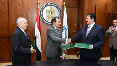 محافظ القليوبية يوقع بروتوكول لتطوير منطقة شركات البترول بشبرا الخيمة والخصوص