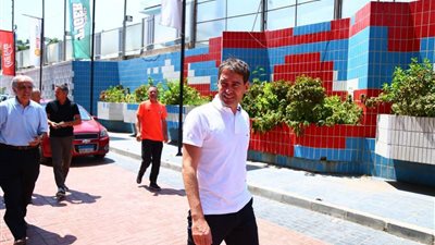 شاهد.. الظهور الأول لـ فايلر وجهازه المعاون في مقر الأهلي بالجزيرة