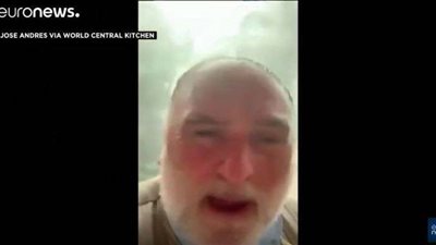 شاهد.. شيف عالمي يسجل رسالة من قلب الإعصار 